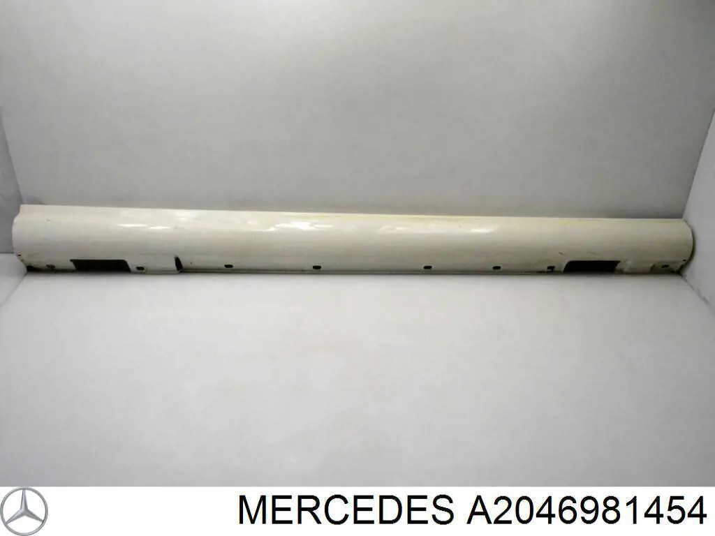 Moldura de umbral exterior derecha Mercedes A2046981454