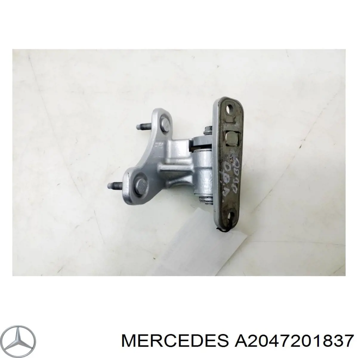 Bisagra de la puerta delantera derecha Mercedes A2047201837 precio, desde 59,53 EUR