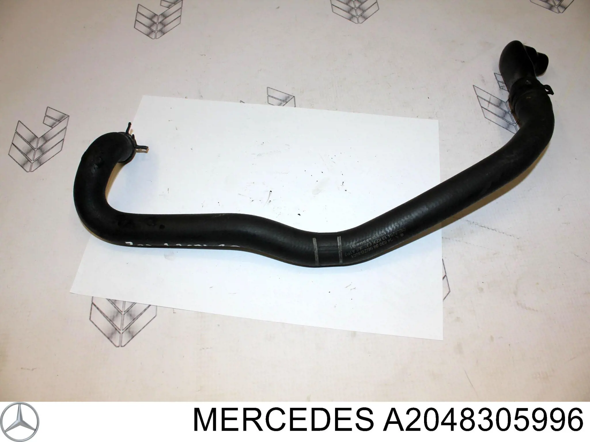 A2048305996 Mercedes Manguera de calefacción, entrada