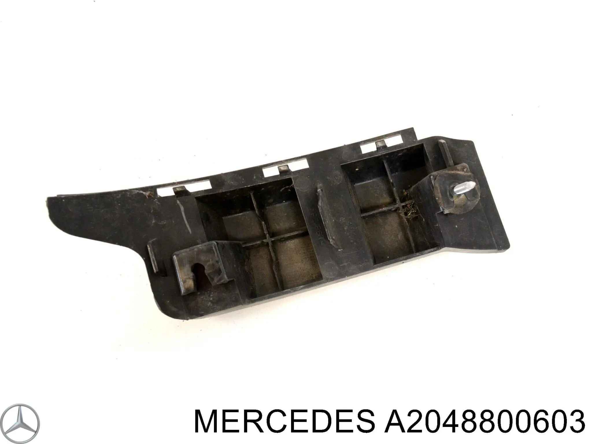 A2048800603 Mercedes soporte de parachoques trasero exterior derecho