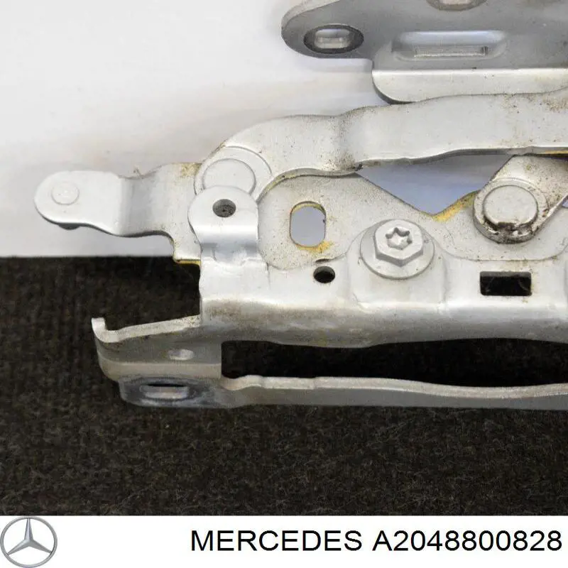 Bisagra derecha del capó A2048800828 Mercedes
