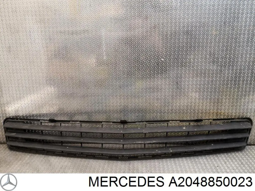 Rejilla central del parachoques delantero A2048850023 Mercedes