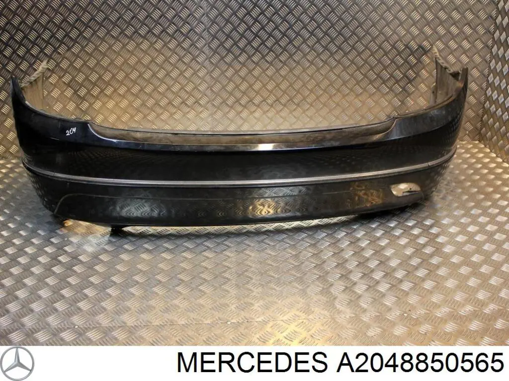 2048850565 Mercedes soporte de parachoques trasero central