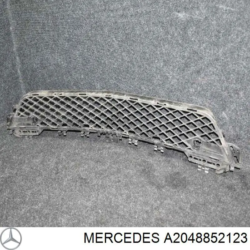 Rejilla central del parachoques delantero A2048852123 Mercedes