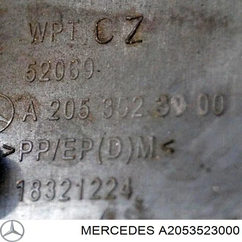 Protección inferior trasera del brazo de suspensión A2053523000 Mercedes