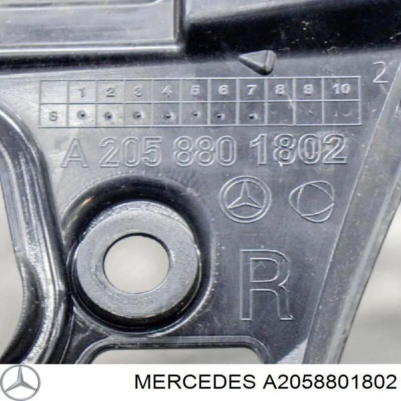 Guía derecha del parachoques trasero A2058801802 Mercedes