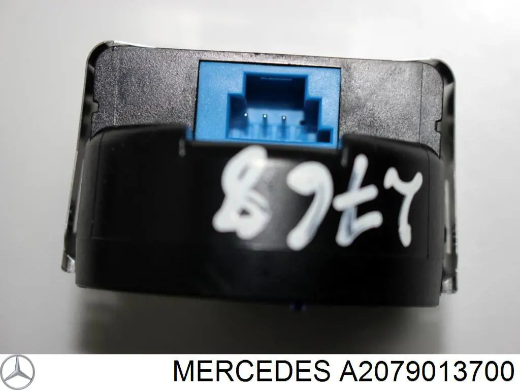  Mercedes A2079013700