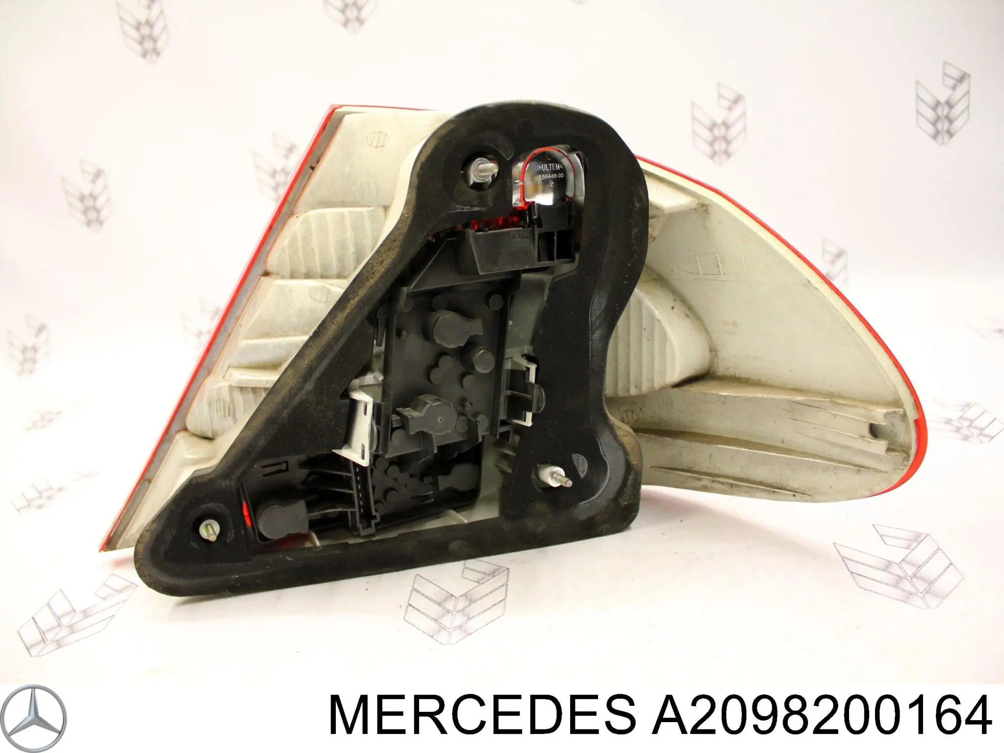 Piloto trasero izquierdo Mercedes 2098200126