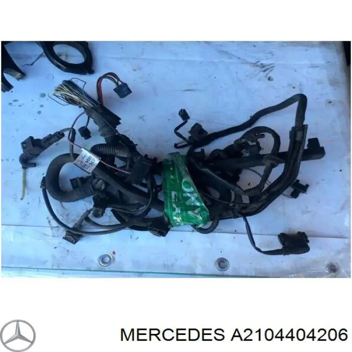2104404206 Mercedes mazo de cables del compartimento del motor