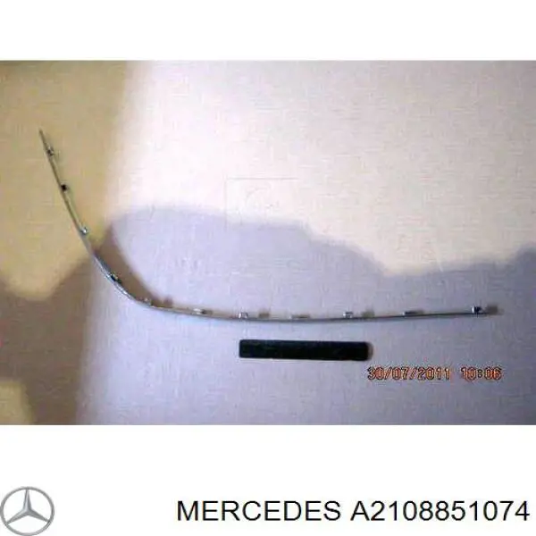 2108850774 Mercedes moldura de parachoques delantero izquierdo