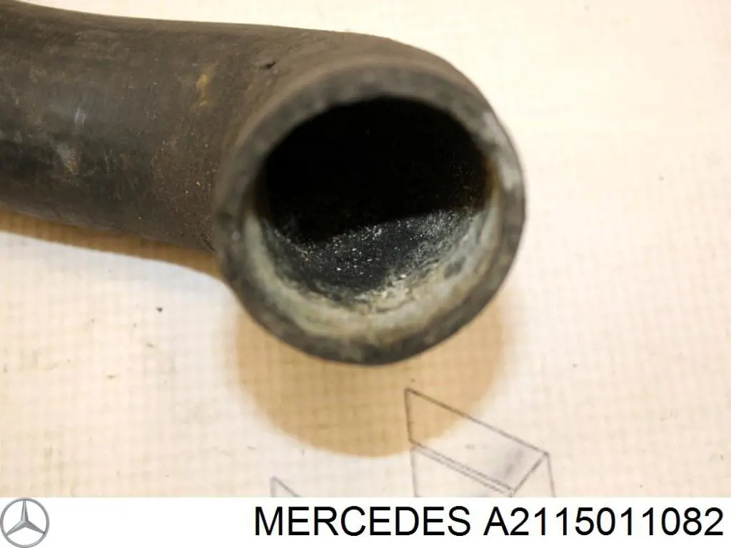 A2115011082 Mercedes manguera refrigerante para radiador inferiora