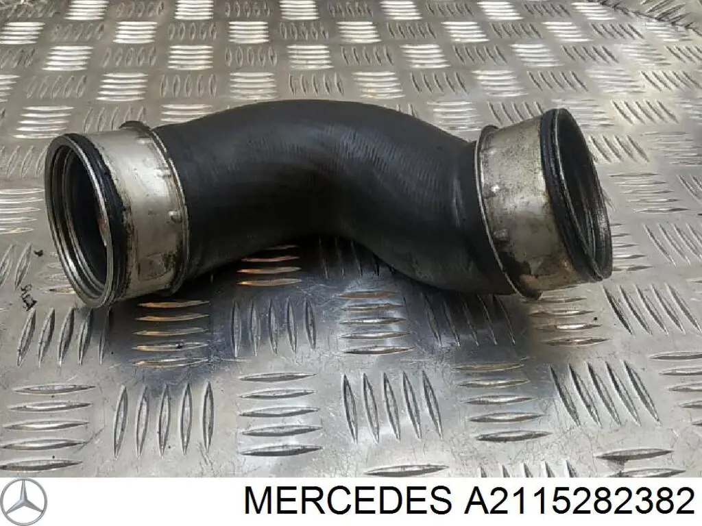 A211528338228 Mercedes tubo flexible de aire de sobrealimentación superior izquierdo