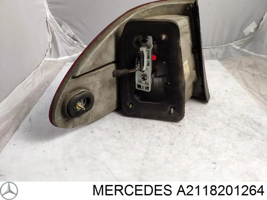 Comprar A2118201264 Mercedes Piloto trasero exterior derecho