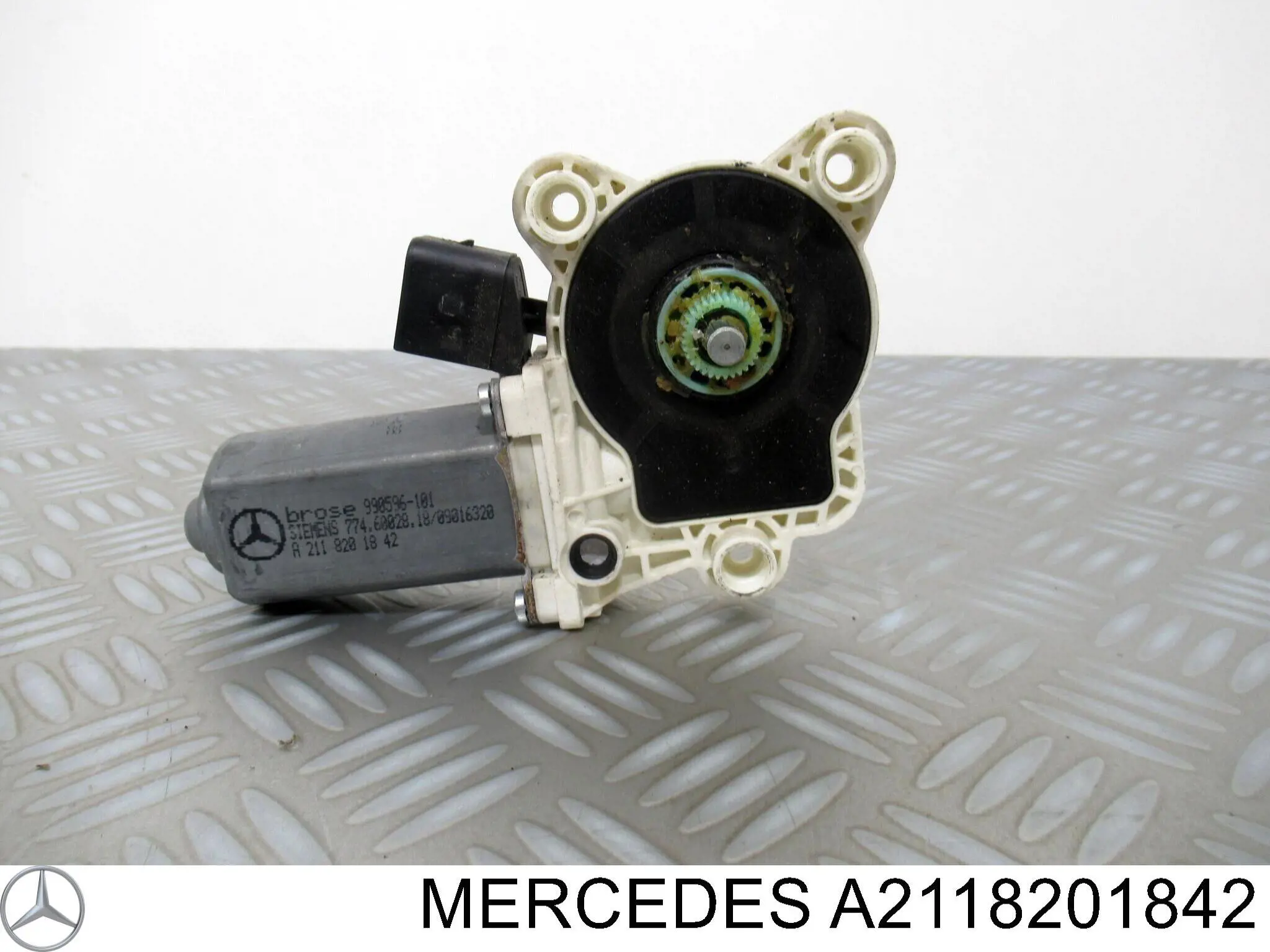 Motor del elevalunas de la puerta delantera derecha Mercedes A2118201842 precio, desde 39,20 EUR