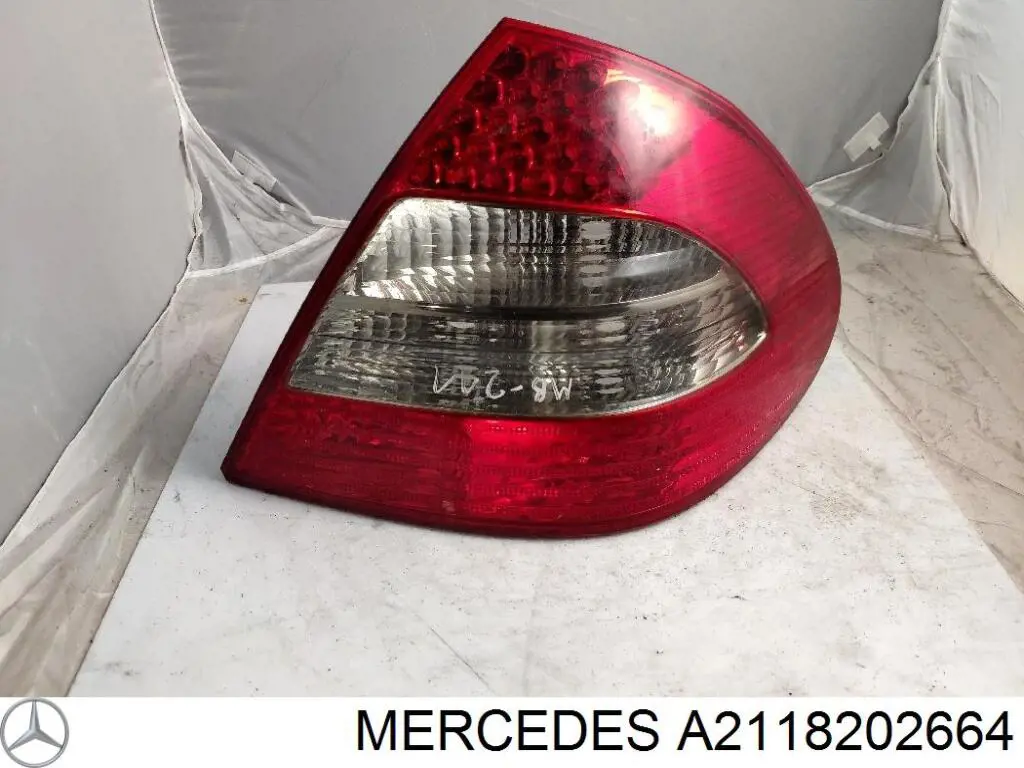 Comprar A2118202664 Mercedes Piloto trasero derecho