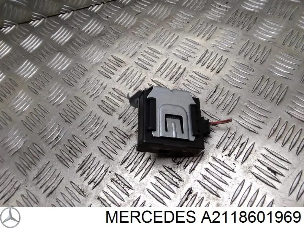 Palanca de bloqueo del cinturón de seguridad delantero Mercedes 2118601969 precio, desde 238,13 EUR