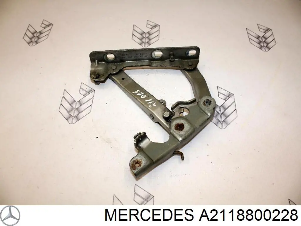 Bisagra derecha del capó A2118800228 Mercedes