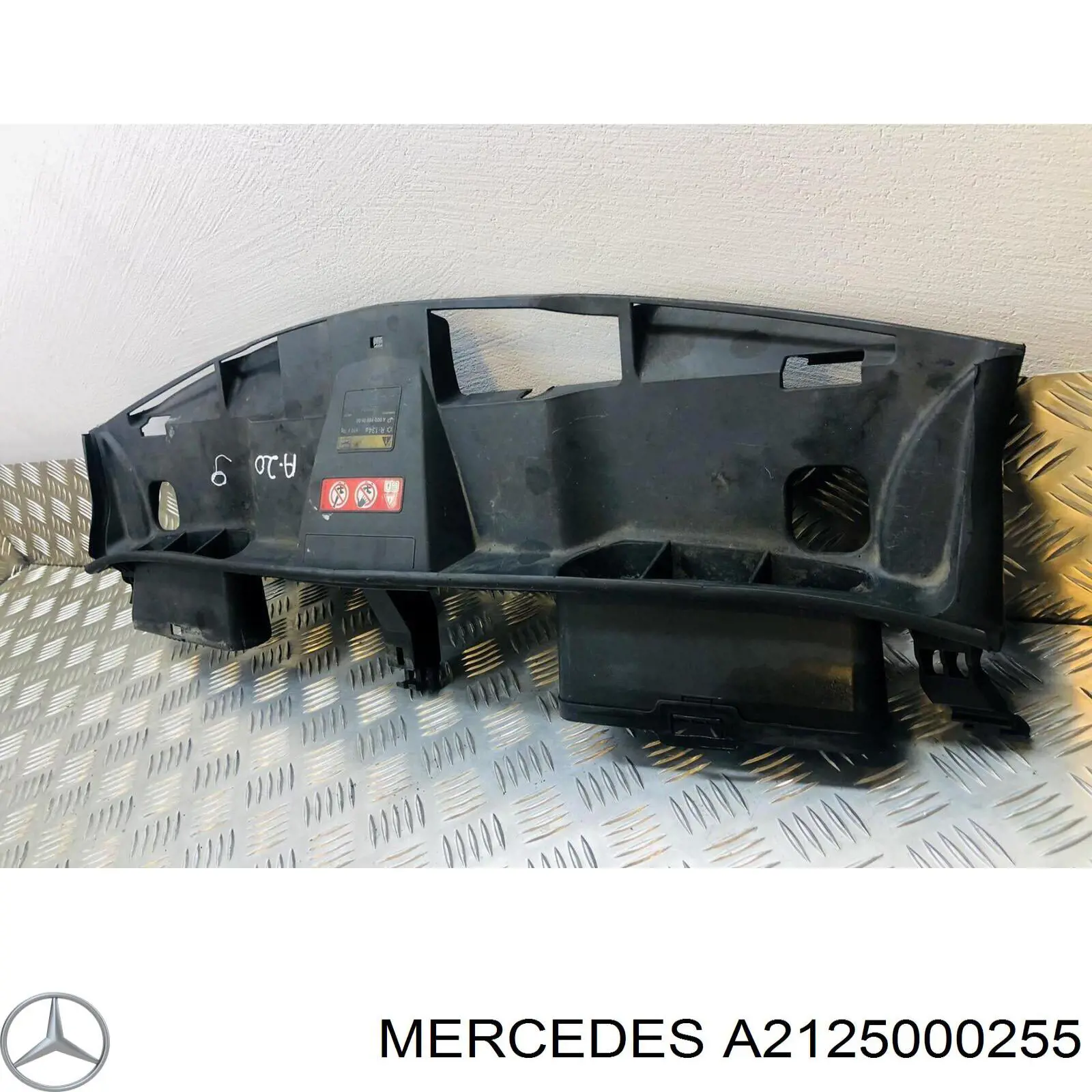Cubierta del panel frontal (Calibrador De Radiador) Superior para Mercedes E (W212)