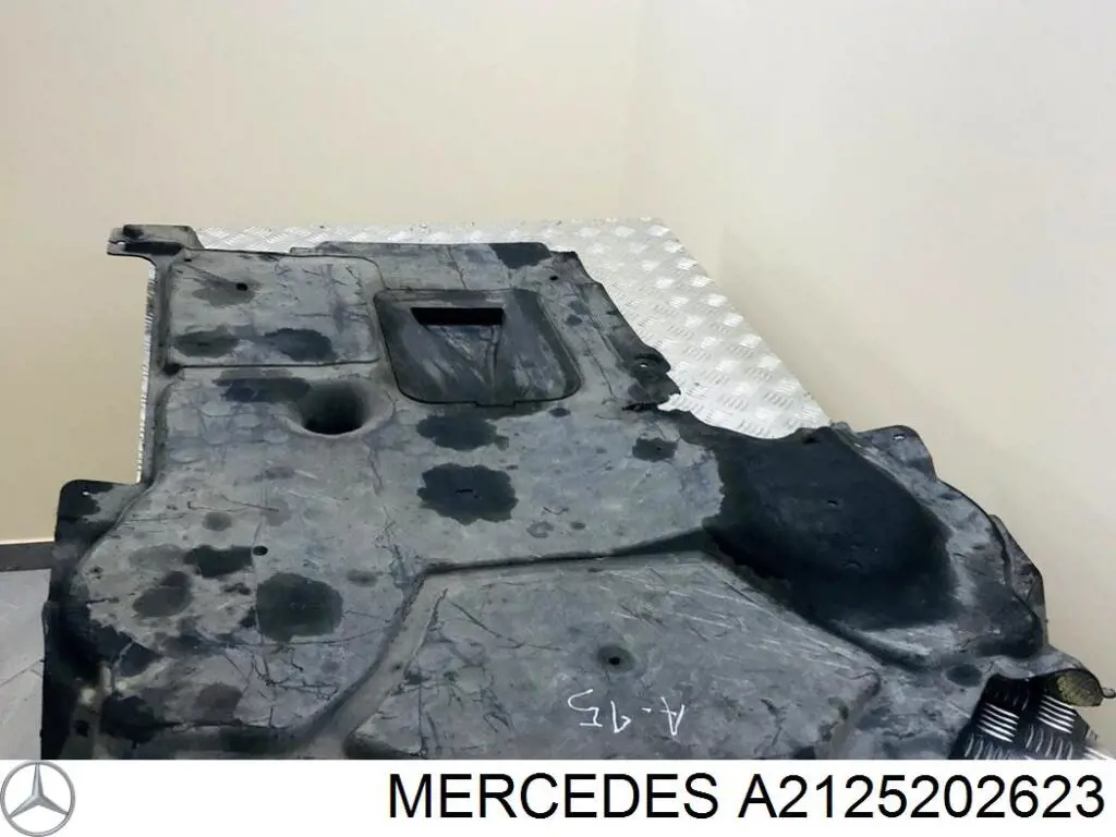 Insonorizante de motor Mercedes A2125202623 precio, desde 51,89 EUR