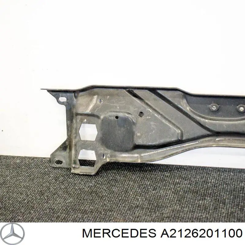 Soporte superior del radiador (panel de montaje de faros) Mercedes A2126201100 precio, desde 39,11 EUR