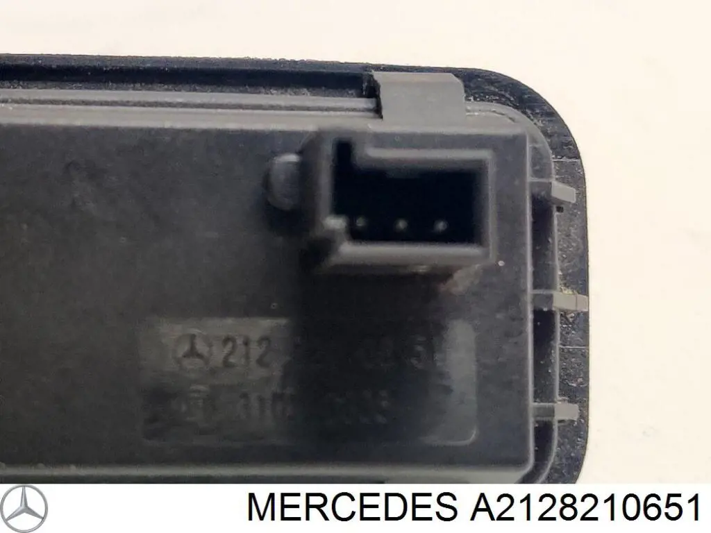 Botón de accionamiento del cierre de la tapa del maletero (puerta trasera 3/5) Mercedes A2128210651 precio, desde 39,20 EUR
