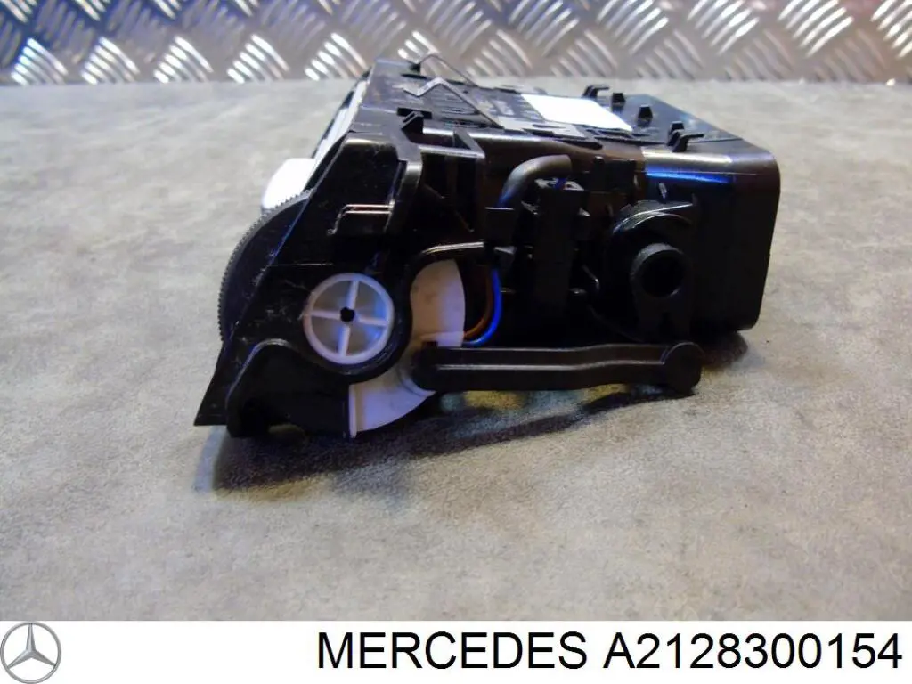 Conducto de aire izquierdo bajo el salpicadero Mercedes A2128300154
