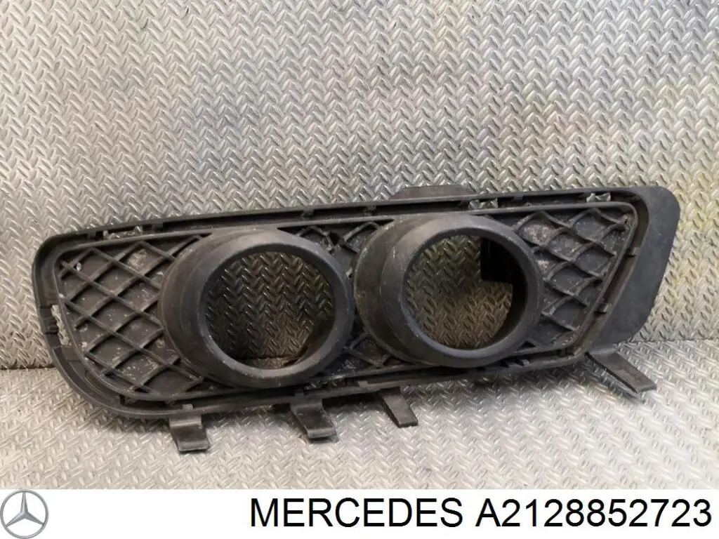 2128852723 Mercedes rejilla de antinieblas delantera izquierda