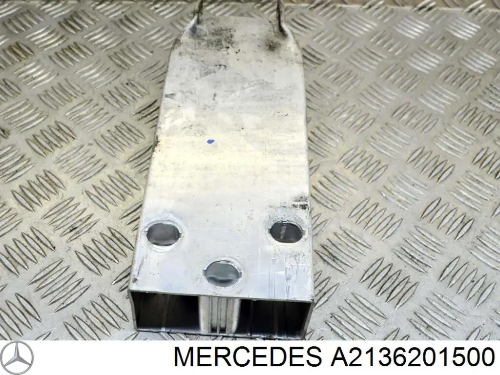 A2136201500 Mercedes soporte de amplificador de parachoques delantero