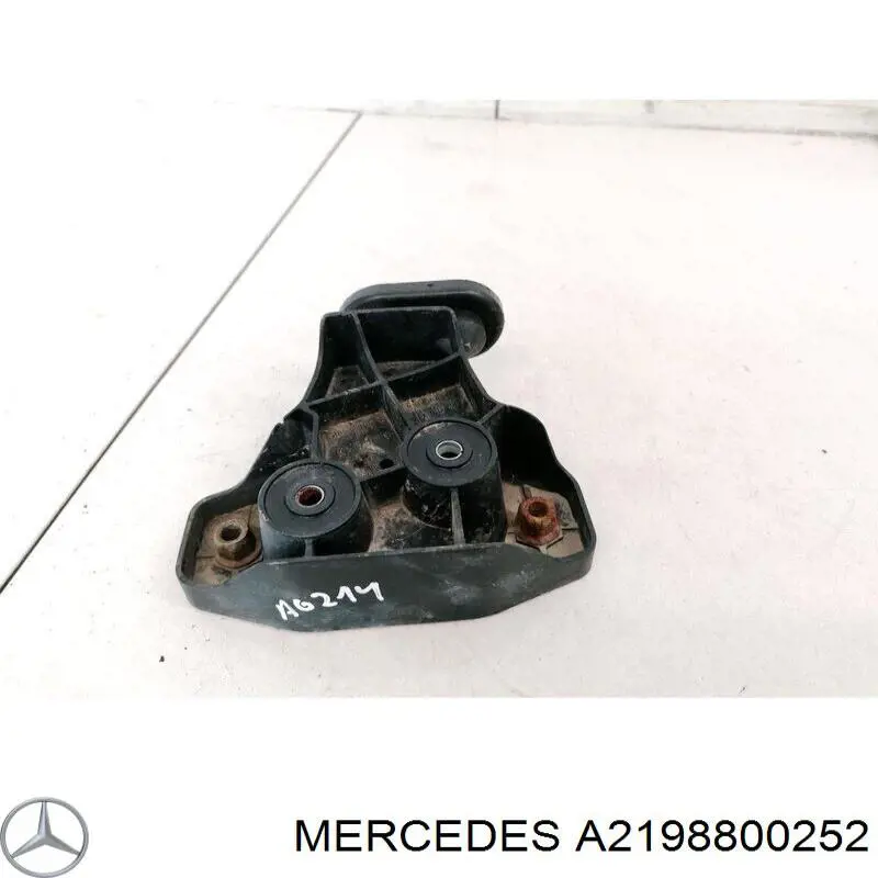 Soporte del parachoques trasero derecho A2198800252 Mercedes