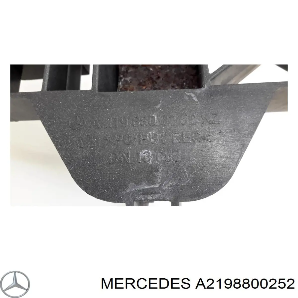 Soporte del parachoques trasero derecho Mercedes A2198800252 precio, desde 96,67 EUR