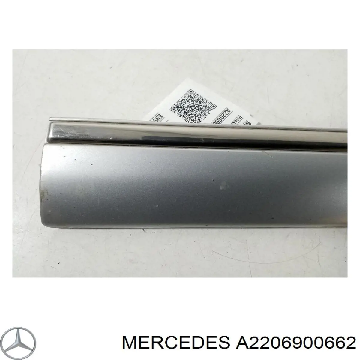 A22069006629999 Mercedes moldura de puerta delantera derecha superior