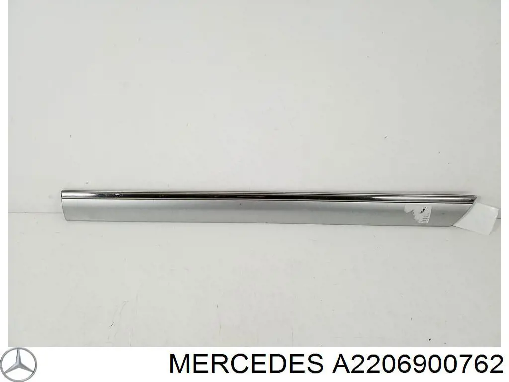 A2206900762 Mercedes moldura de puerta trasera izquierda superior