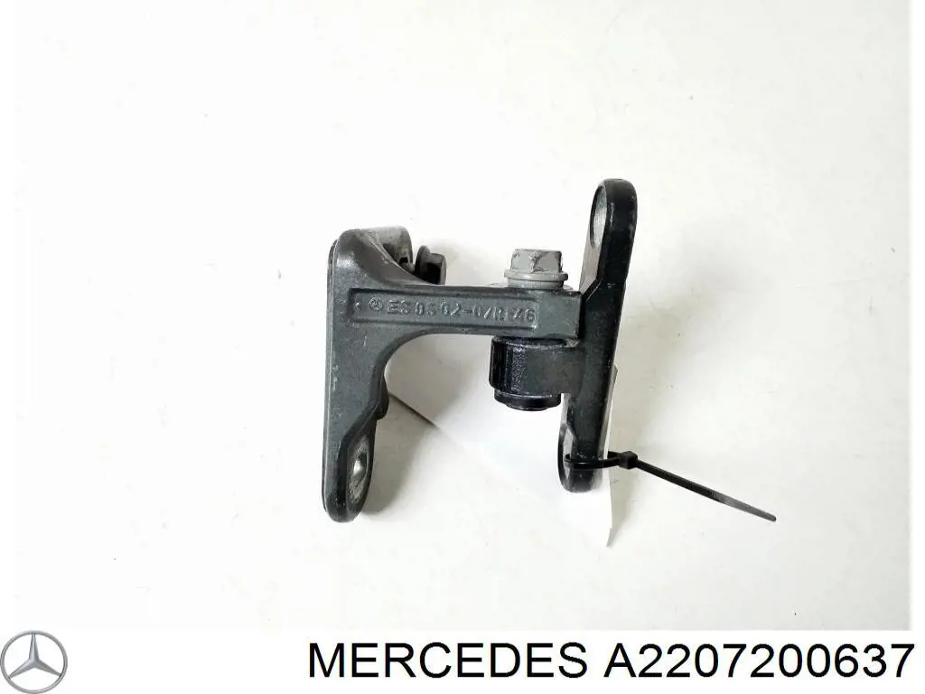 Bisagra de la puerta delantera derecha Mercedes A2207200637 precio, desde 39,20 EUR