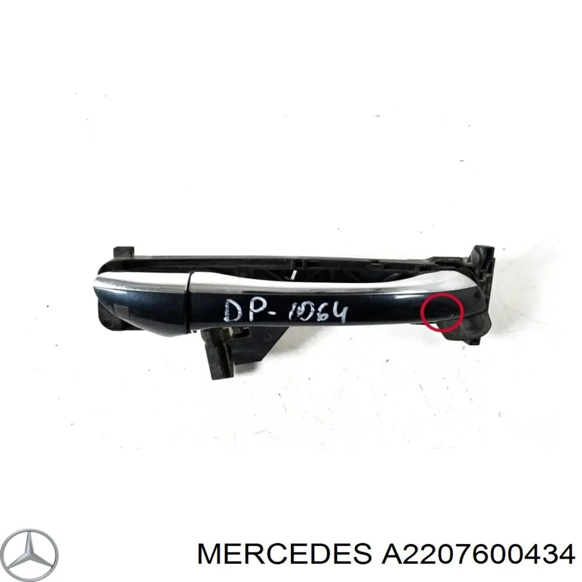 Soporte de manija exterior de puerta delantera derecha Mercedes A2207600434 precio, desde 25,50 EUR