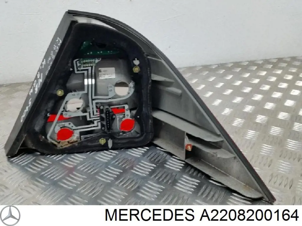 Piloto trasero izquierdo Mercedes A2208200164 precio, desde 111,80 EUR