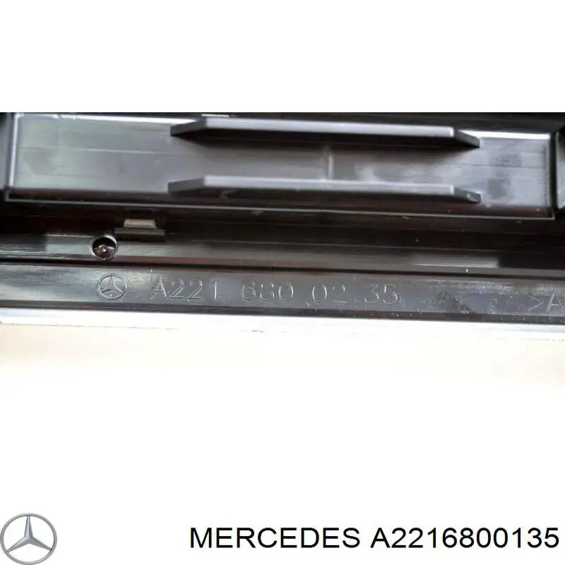 Protector interior del umbral de la puerta delantero izquierdo Mercedes A22168001358K67