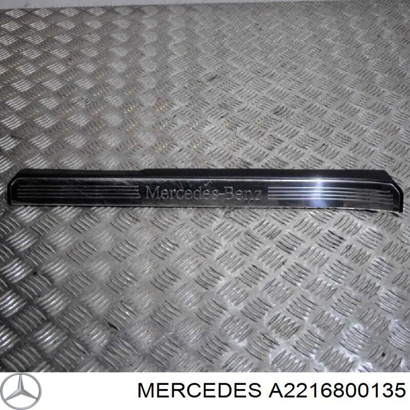 A22168001358K67 Mercedes listón de acceso interior delantero izquierdo