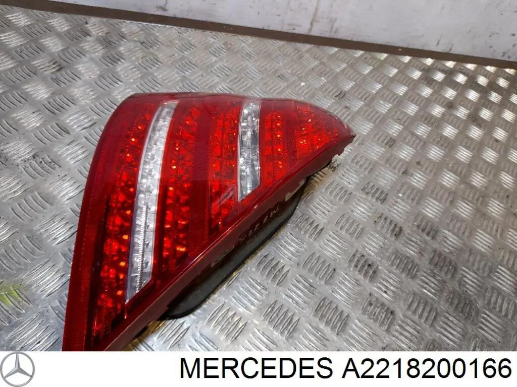 2218200166 Mercedes piloto posterior izquierdo