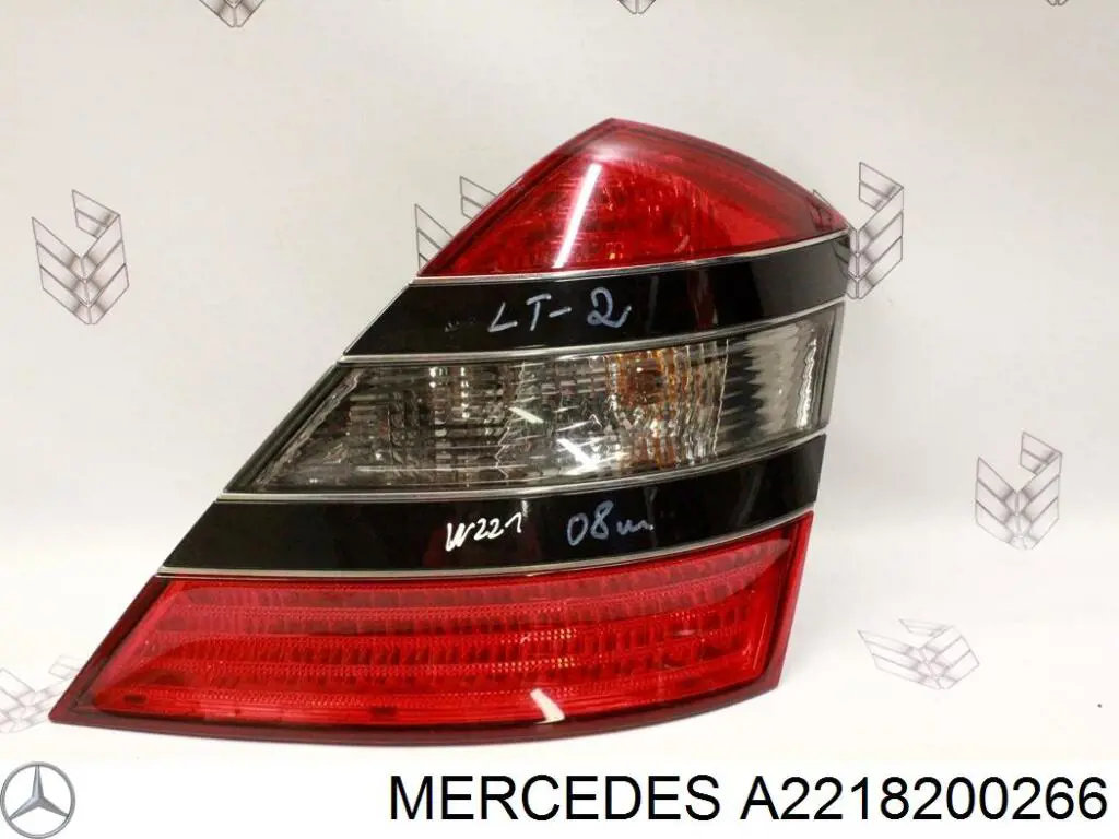 2218200266 Mercedes piloto posterior derecho