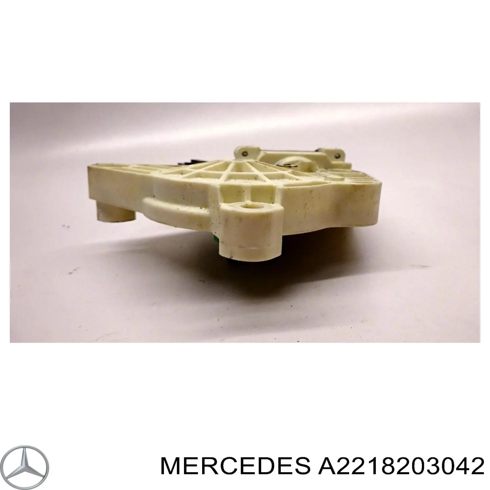 Motor del elevalunas de la puerta trasera derecha Mercedes A2218203042 precio, desde 84,22 EUR