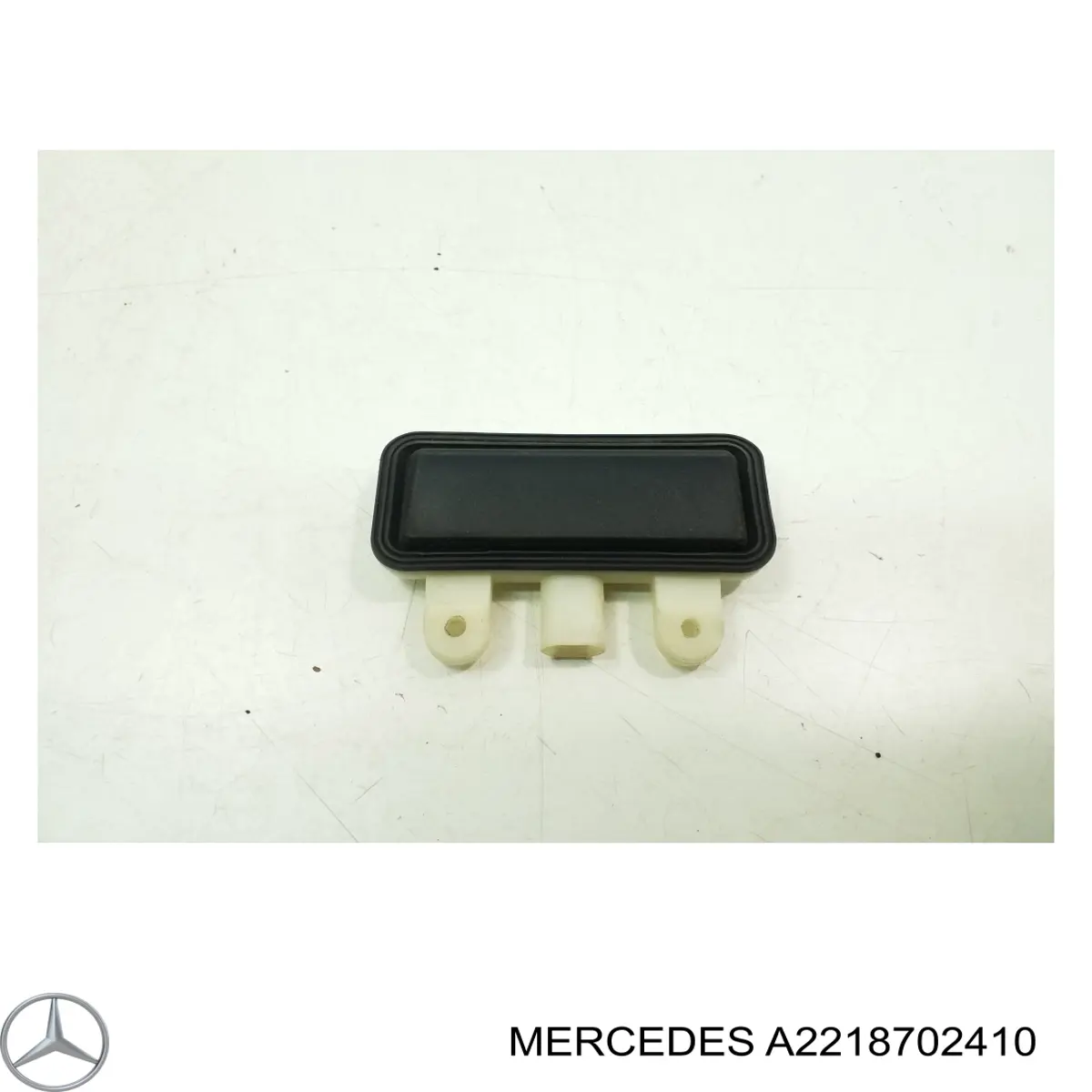 Botón de accionamiento del cierre de la tapa del maletero (puerta trasera 3/5) Mercedes A2218702410