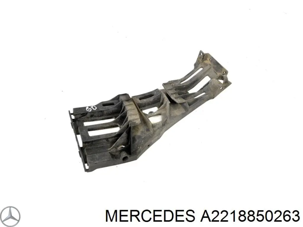 A2218850263 Mercedes soporte de guía para parachoques trasero, derecho