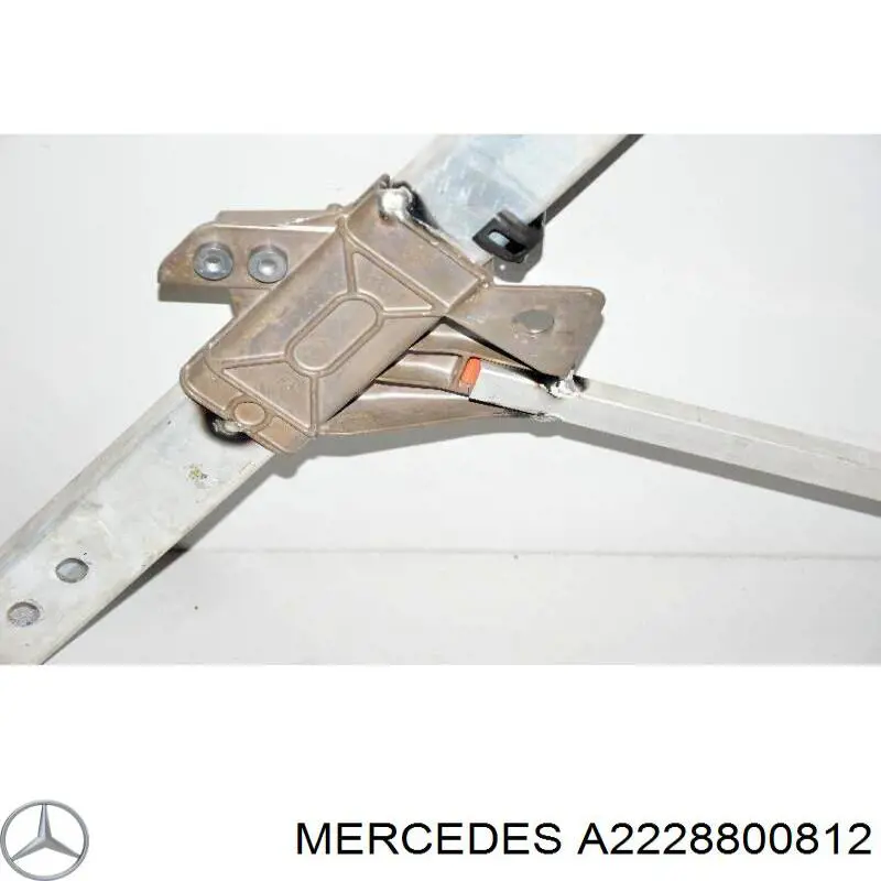 Soporte del parachoques trasero derecho A2228800812 Mercedes