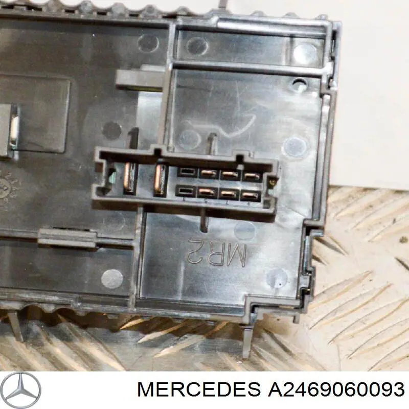 Caja de fusibles A2469060093 Mercedes