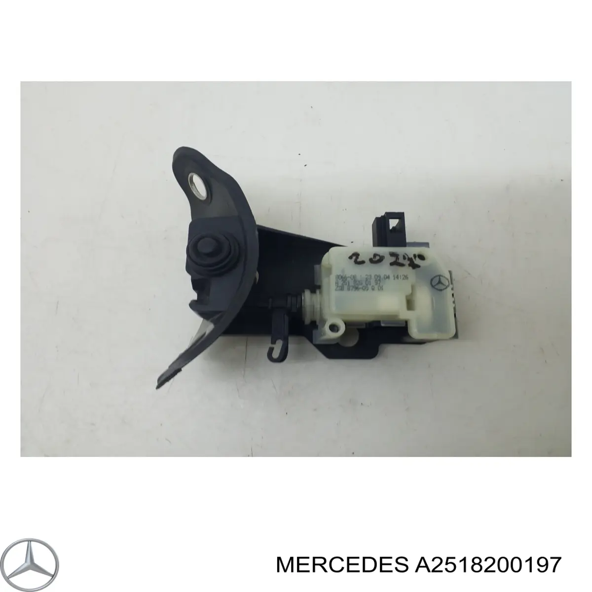 Motor de apertura de tapa de combustible Mercedes A2518200197 precio, desde 31,94 EUR
