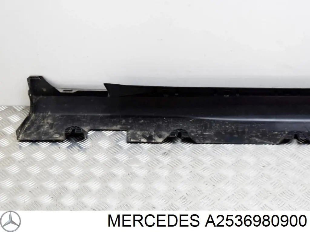 Protector de umbral exterior izquierda Mercedes A2536980900