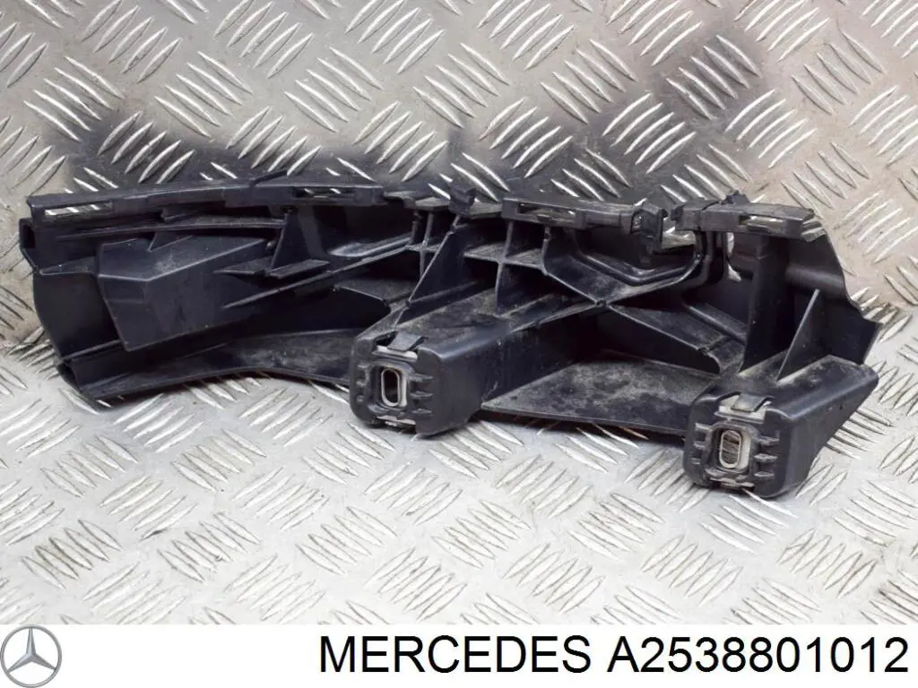 Soporte exterior derecho del parachoques trasero A2538801012 Mercedes