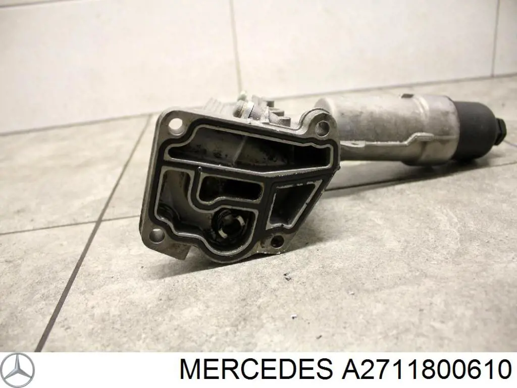 Portafiltro de aceite Mercedes A2711800610 precio, desde 66,79 EUR