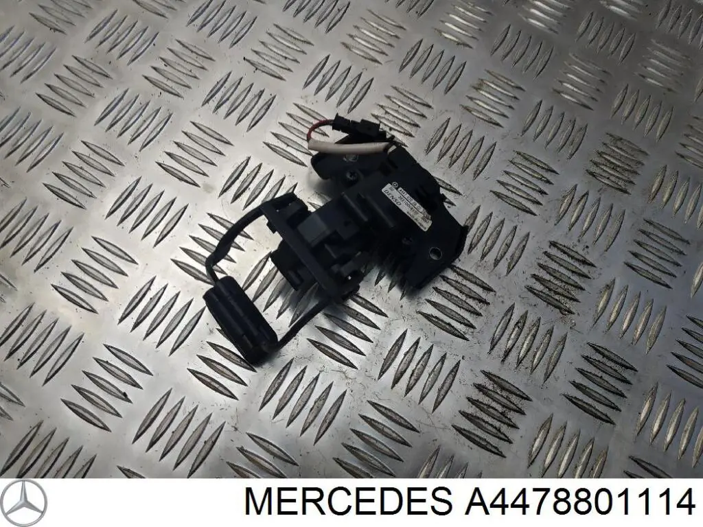 Soporte de viga delantera Mercedes A4478801114 precio, desde 16,82 EUR