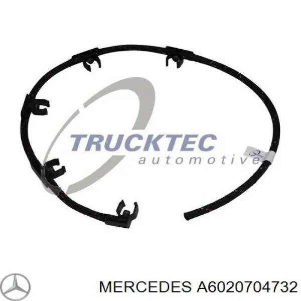 Tubería de combustible atras de las boquillas  Mercedes 6020702332